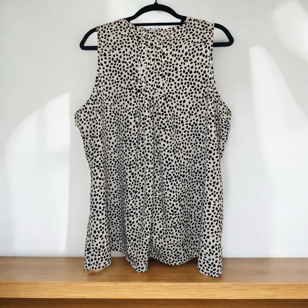Bobeau Sleeveless Black and White Blouse - Picture 4 of 7